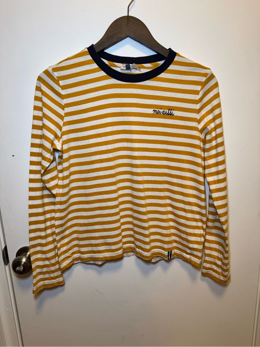 COURT & ROWE Mustard & White Striped Long-Sleeve Tee with Navy Trim Size Small